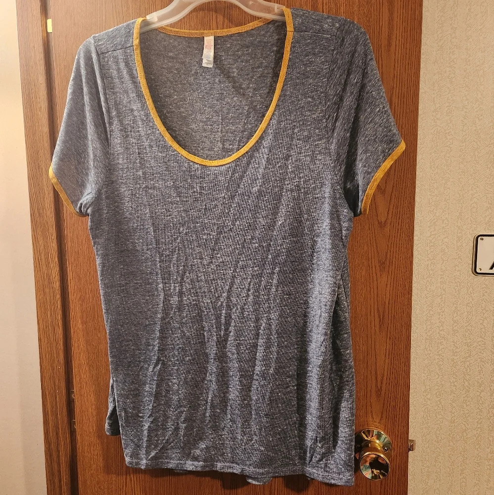 LuLaRoe XL Basic Blue Short Sleeve Tee - Picture 3 of 6
